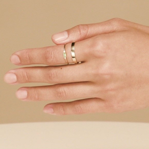 IN SEARCH OF: Mejuri dewdrop baguette ring size 6 or trade for size 7 - Picture 2 of 3